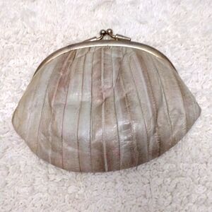 Clam Coin Double Kiss Lock Pocket Wallet